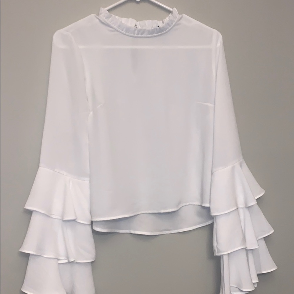 White forever 21 blouse with ruffles